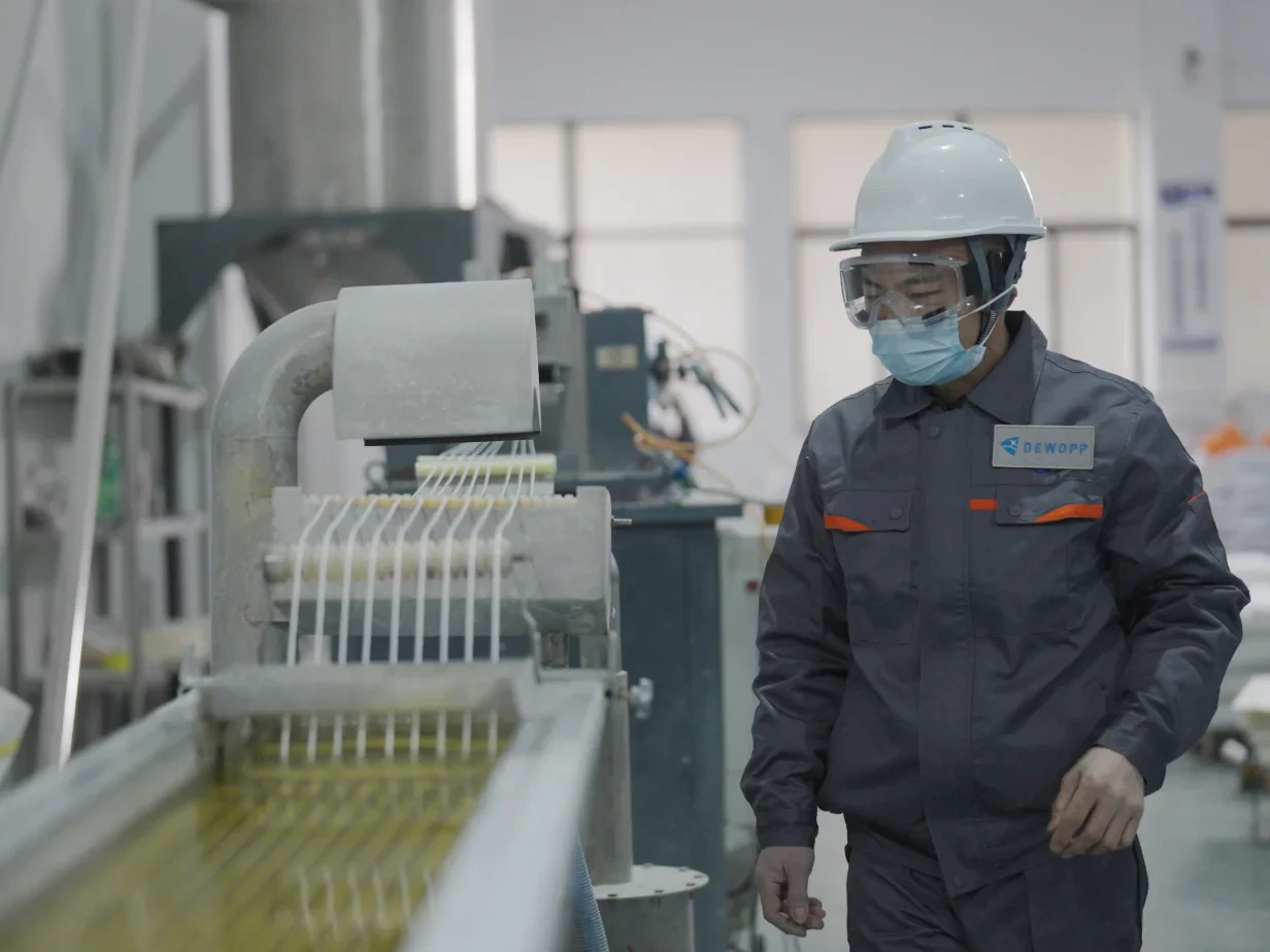 DEWOPP worker at TiO2 masterbatch production line